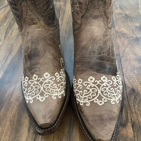 Cowboy boots for women; Size 9; leather with stitching;New in box - Picture 2 of 8